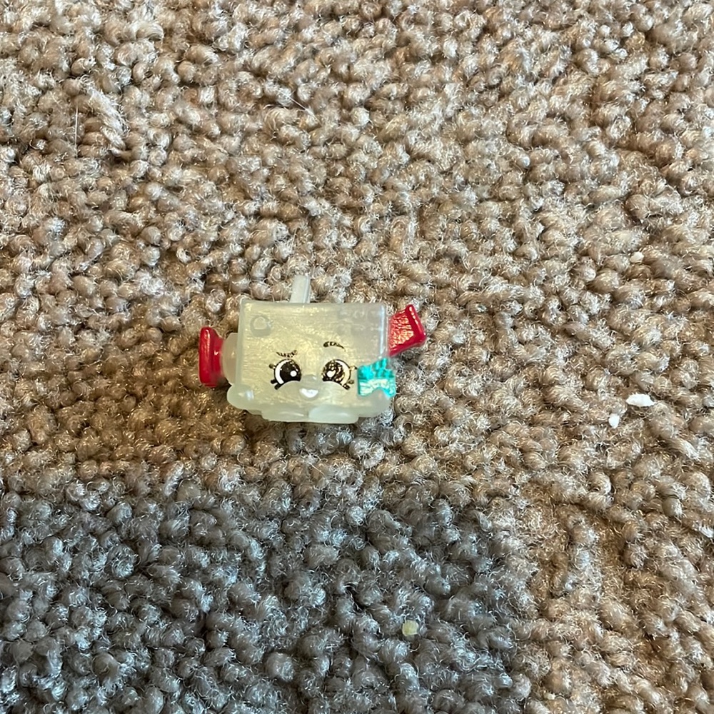SHOPKINS! Season 5 Special Edition Electric Glow Cam Corder